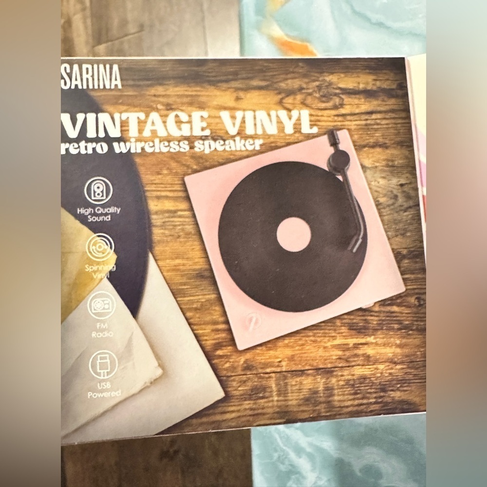 NEW IN BOX Sarina Vintage Vinyl Retro Wireless Portable Bluetooth Speaker Pink